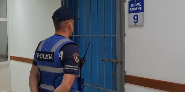 Detaje nga plagosja me thikë, djali tentoi të “mbulonte” të atin, çfarë tha në spital: Rashë nga biçikleta