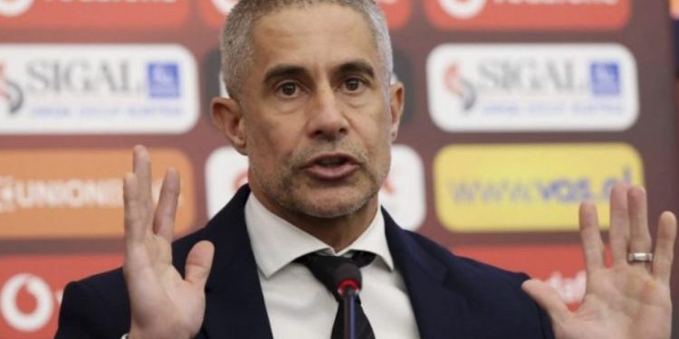 Sylvinho merr pasaportë shqiptare, bëhet qytetar i Lushnjes