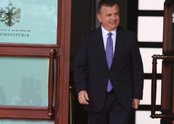 “Jam Taulant Balla, më duhen urgjent 100 mijë euro”, si ra biznesmeni pre e mashtrimit: Mora çantën me para, ia dhashë një taksisti