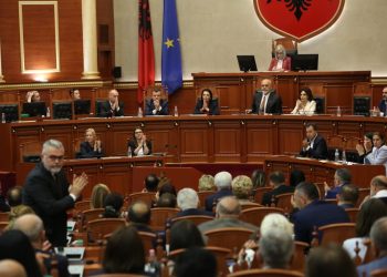 Miratohet rezoluta e PS anti-korrupsion, opozita bojkoton