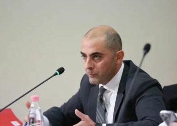 Dhunohet avokati i ish-kryeministrit Berisha, dërgohet me urgjencë në spital