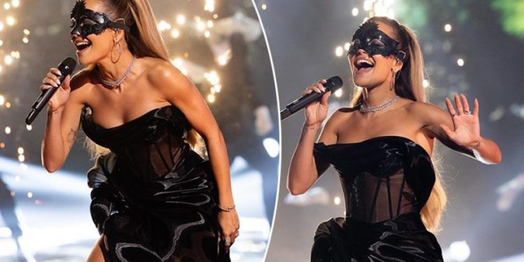 Fansi e goditi nga të pasmet gjatë performancës së saj, ja reagimi i këngëtares shqiptare (VIDEO)