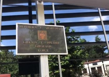 Vranë 25-vjeçarin në Athinë, gjykata lë në burg dy autorët (Emrat)