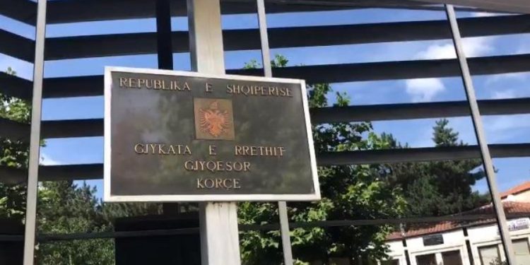 Vranë 25-vjeçarin në Athinë, gjykata lë në burg dy autorët (Emrat)