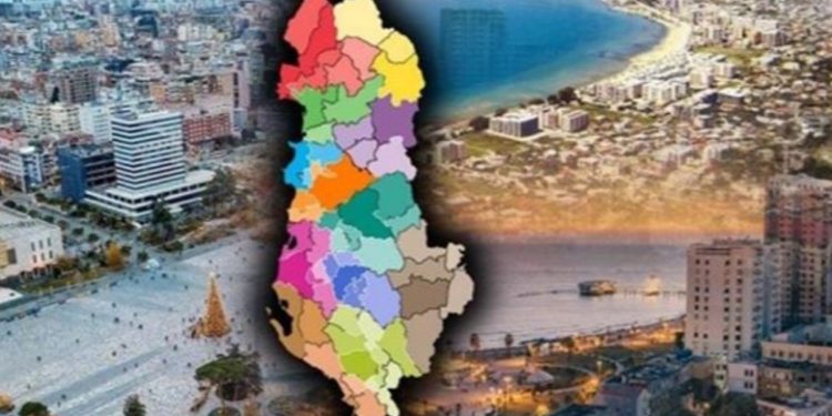 Pagat e punonjësve të bashkive pritet të rriten brenda verës. Ja çfarë do të ndodhë me numrin e punonjësve