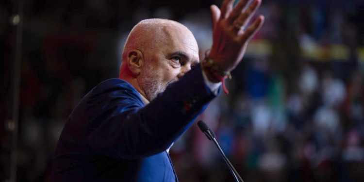 Kthehuni! Shqipëria ka fituar besimin e botës, koha të fitojë besimin tuaj!