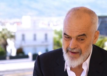 “2 mijë njerëz me autobusë”/ Rama e mohon: Nuk çuam asnjë nga Shqipëria në Athinë