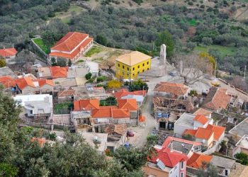 E rëndë në Sarandë/ Gruaja rrëzohet në kopësht, ndërron jetë në spital