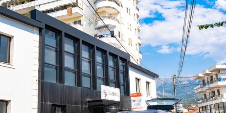 Himara nuk gjen qetësi, sot bëhet komandimi i një tjetër kryetari