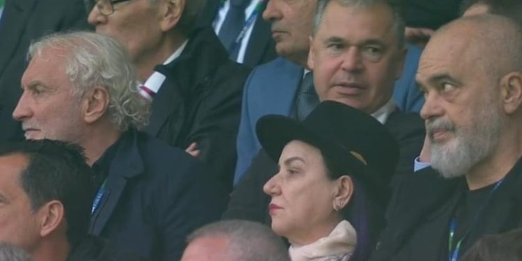 Kryeministri Rama me bashkëshorten në Londër duke ndjekur finalen e Champions League