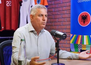 Dritan Shakohoxha i rikthehet komentit të ndeshjeve të Kombëtares shqiptare