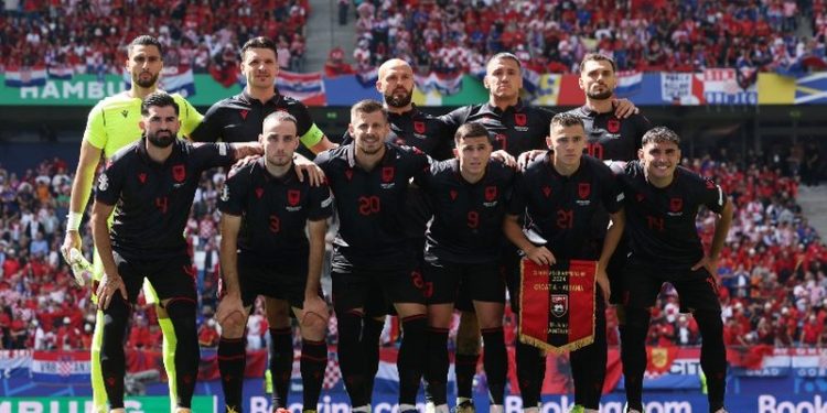 Arbër Hoxha e Ivan Balliu në fushë, Sylvinho ul në stol Hysajn!