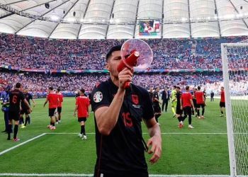 Thirrjet ofenduese në stadium, vjen dënimi i parë për Mirlind Dakun