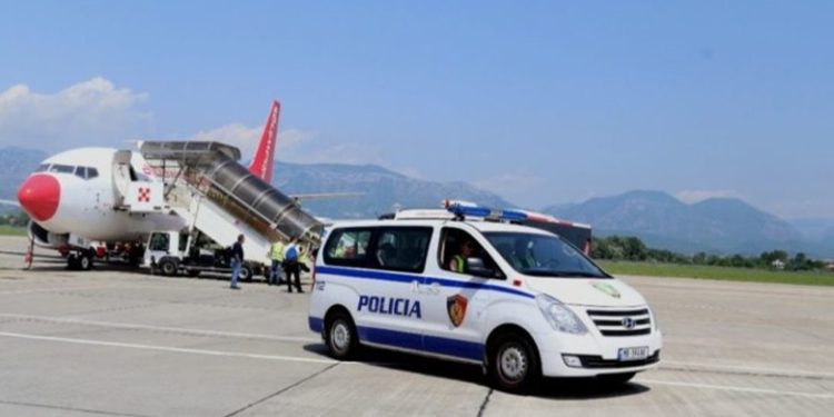 Ishte dënuar me 6 vite burg nga Gjykata e Gjirokastrës, ekstradohet nga Greqia (Emri)