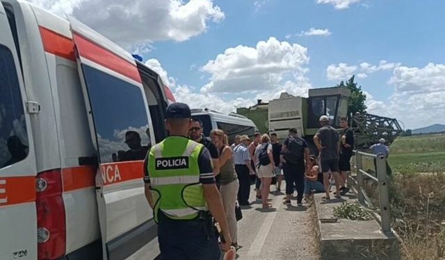 Aksidentohet furgoni me turistë, 7 të plagosur