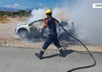 Sarandë, turistit i merr flakë makina