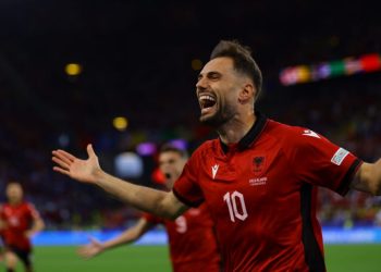 Goli i Bajramit “cmend” Europën, shihni reagimin e komentatorit grek (VIDEO)