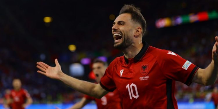 Goli i Bajramit “cmend” Europën, shihni reagimin e komentatorit grek (VIDEO)