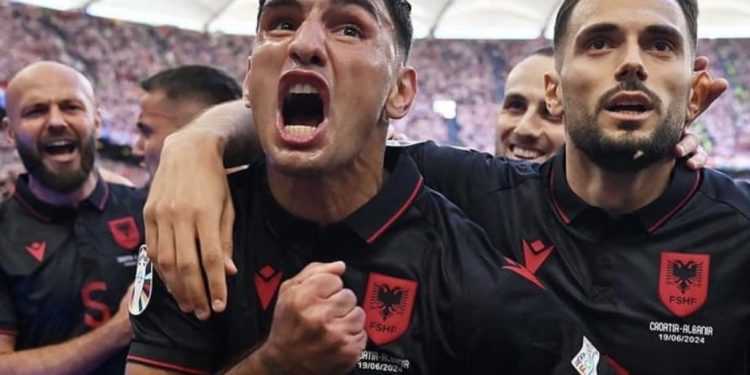 Kuqezinjtë barazojnë me Kroacinë, Rama: Kjo quhet krenari. Një Shqipëri e përkushtuar me mish e me shpirt ndaj flamurit