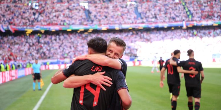 Luftuan deri në momentin e fundit, kuqezinjtë arrijnë të marrin një pikë me zemër ndaj Kroacisë