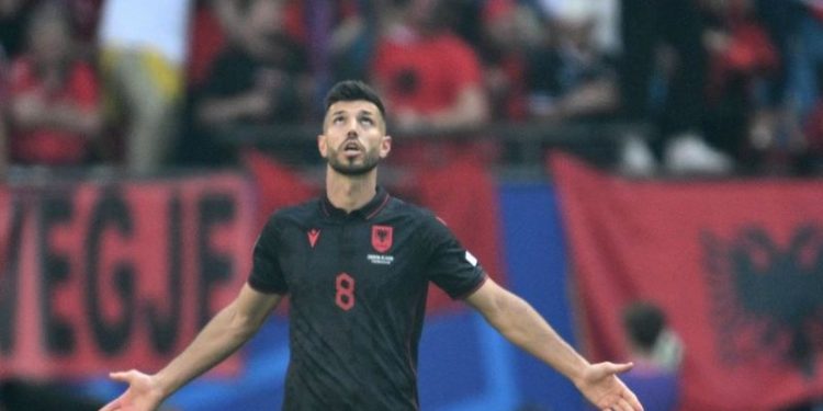 Hyri si zëvendësues, Gjasula vendos rekord botëror