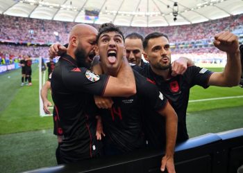 Një barazim i vështirë, Gjasula “ëngjëll e djall”