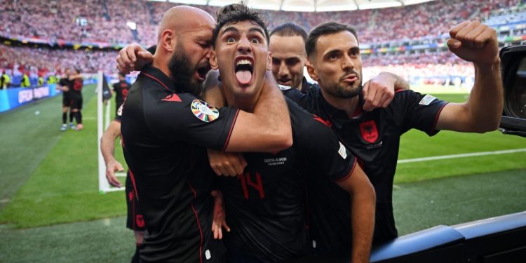 Një barazim i vështirë, Gjasula “ëngjëll e djall”