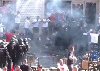 Tifozët serbë lënë nam me skena të shëmtuara, përleshen me policinë gjermane