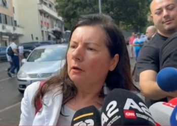 Mjekja e akuzuar për skandalin te Onkologjiku ka hall tjetër me gazetarët: Më keni mërzitur, më keni shtrembëruar fotot