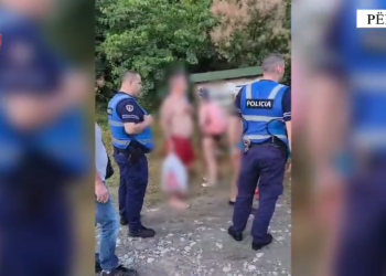 Bllokohen në shpellë 7 turistë në Përmet, ndërhyn policia (VIDEO)