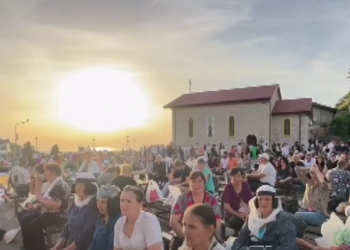 Pelegrinazhi në Kishën e Laçit, kremtimi i madh për përmbylljen e 13 të martave (VIDEO)