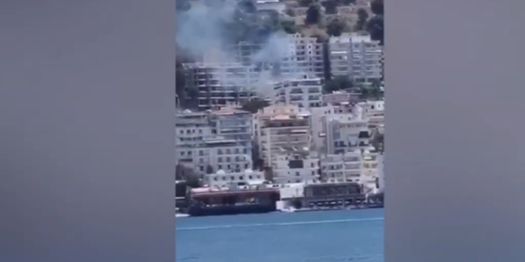 Sarandë, zjarr në një kompleks pallatesh