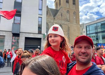 Sfida me Italinë, shihni spektaklin që dhurojnë shqiptarët në rrugët e Dortmundit (FOTO)