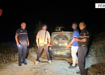 Bllokohen dy turistë francezë në Përmet, ndërhyn policia