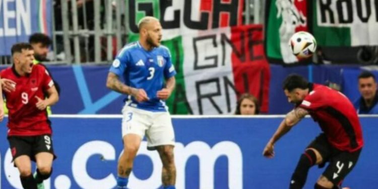 I uli kokën topit në golin e dytë të Italisë, rrjeti “kryqëzon” Elseid Hysajn (VIDEO)