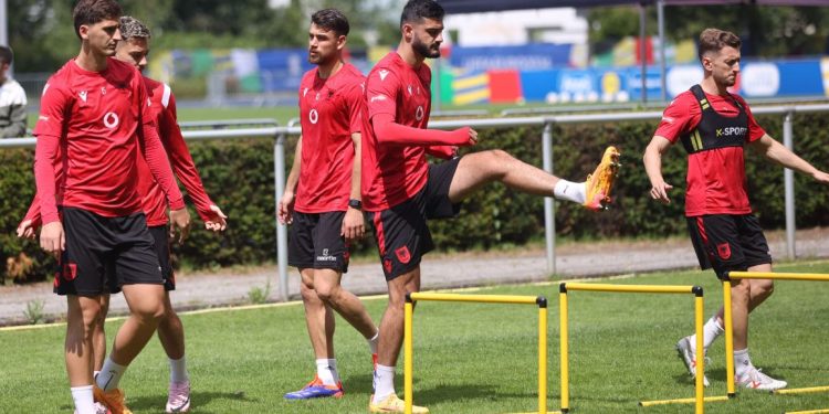 Shqipëria kthehet në stërvitje, Silvinjo sheh në veprim lojtarët e stolit