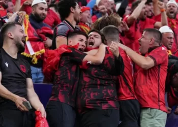 Të gjithë sytë nga ai, ja cila është fanella kuqezi më e kërkuar