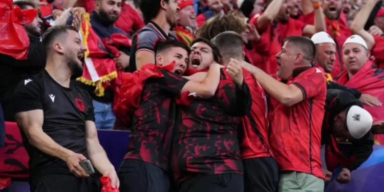 Të gjithë sytë nga ai, ja cila është fanella kuqezi më e kërkuar