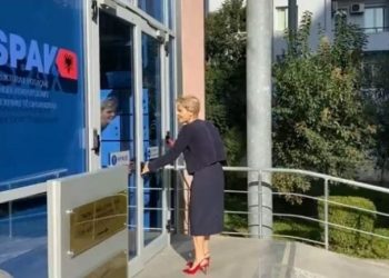 Mbi 4 orë në SPAK, Monika Kryemadhi pyetet për pasurinë