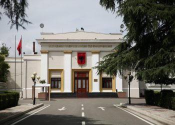 Kuvendi “me pushime”, deputetët ikin në Gjermani për Kombëtaren