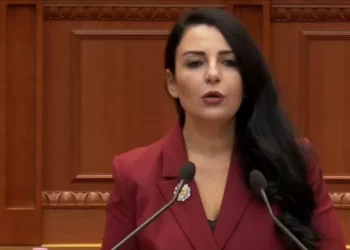 Zhvillimi i aviacionit civil kërkon staf të kualifikuar, Ministrja Balluku: “Kemi vendosur të themelojmë akademinë ajrore”