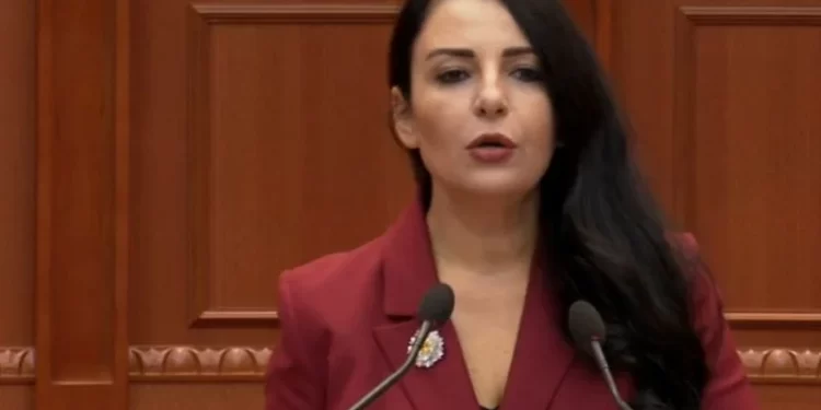 Zhvillimi i aviacionit civil kërkon staf të kualifikuar, Ministrja Balluku: “Kemi vendosur të themelojmë akademinë ajrore”