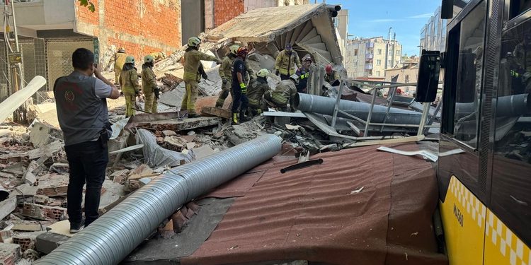 Momenti i frikshëm kur shembet ndërtesa në Stamboll (VIDEO)