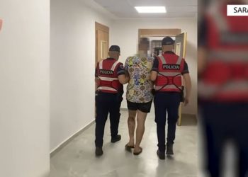 U kap me kapsolla dhe kanabis në banesë, arrestohet i riu në Sarandë