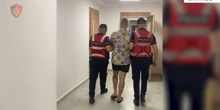 U kap me kapsolla dhe kanabis në banesë, arrestohet i riu në Sarandë