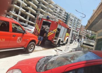 Sarandë/Zjarr në një kompleks pallatesh në ndërtim