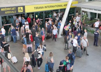 Debati për turizmin/ Mos rrini në Facebook, por shkoni në Rinas