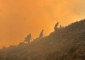 36 orë “luftë” me flakët në Dropull, pamjet që s’keni parë (FOTO)
