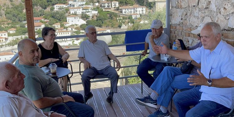 Gjikuria takim në Dhërmi: Fëmijët tanë të qëndrojnë këtu. Unë u largova prej regjimit hoxhist