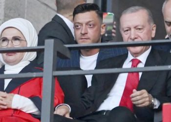 Presidenti Erdogan, pas ndeshjes kritikon UEFA-n, Özil i hedh benzinë zjarrit…